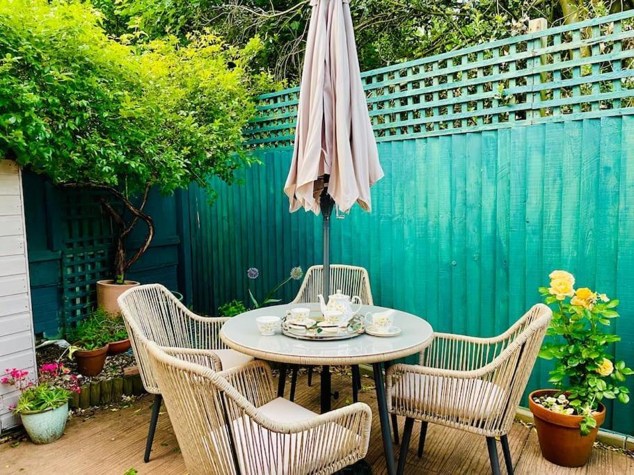Tanglewood House Abergavenny With Private Parking Villa Buitenkant foto