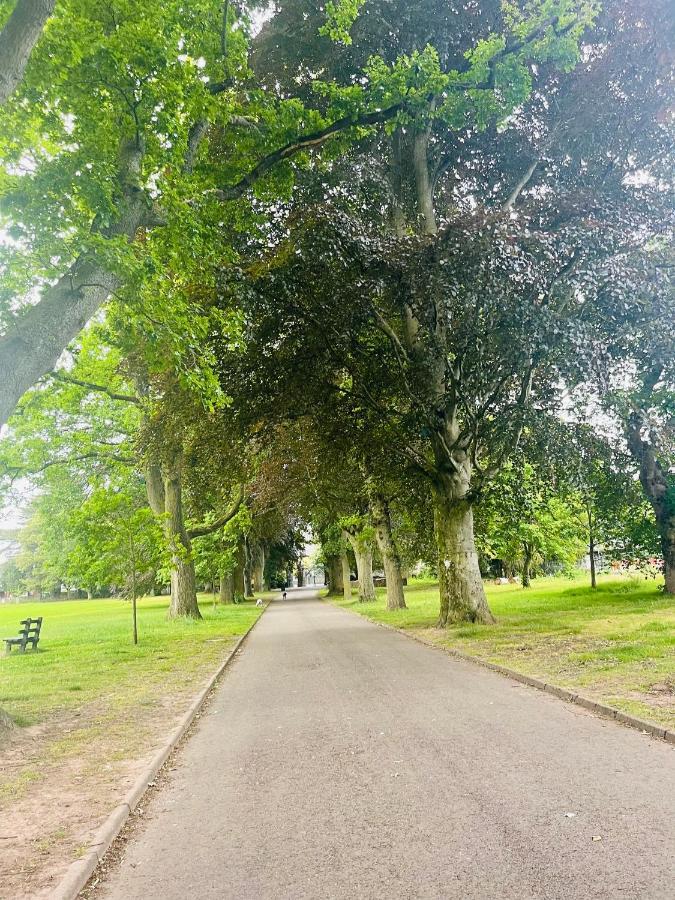 Tanglewood House Abergavenny With Private Parking Villa Buitenkant foto